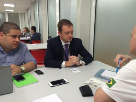 Dr Leonardo Mataruna meets Dr Andrew Parsons, president of the Brazilian Paralympic Committee.